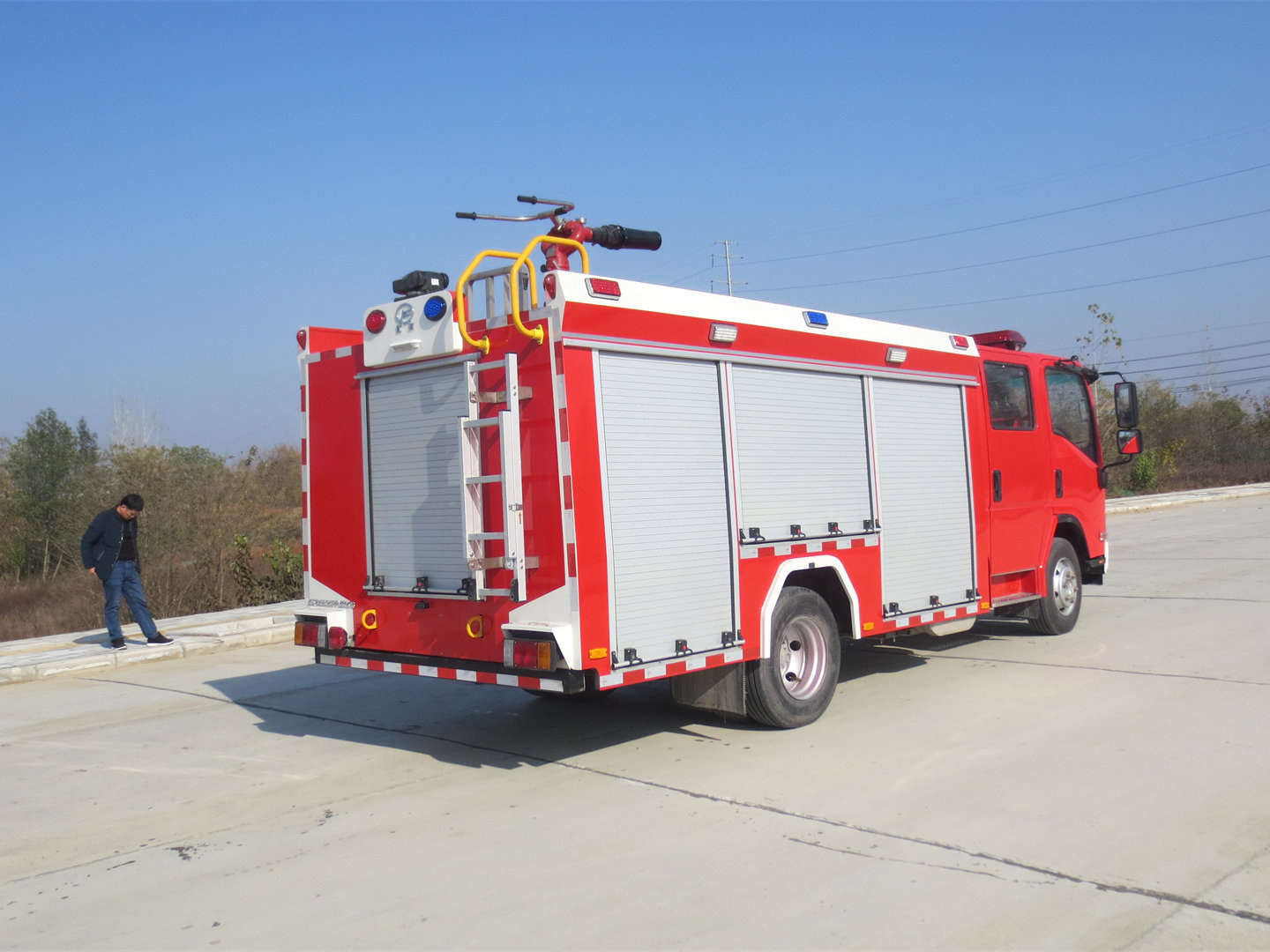 五十鈴3.5噸水罐消防車