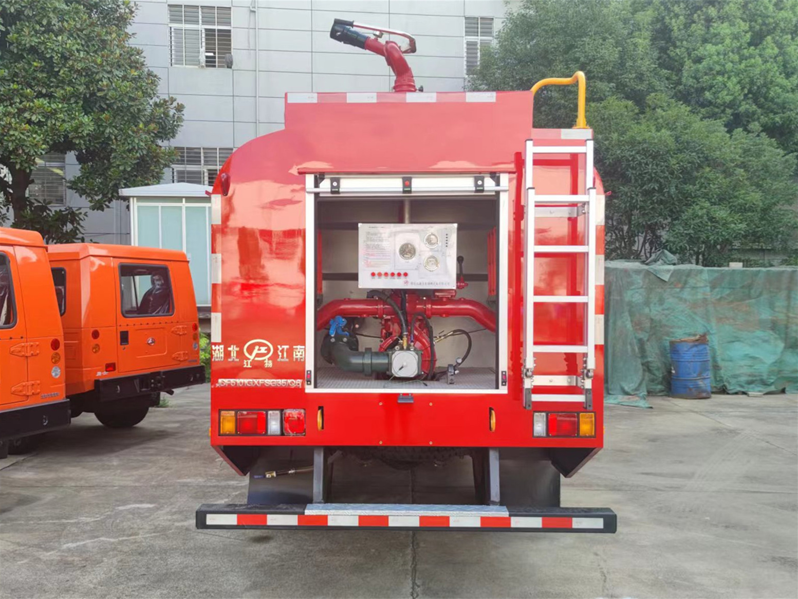 四驅(qū)3.5噸水罐消防車(chē)