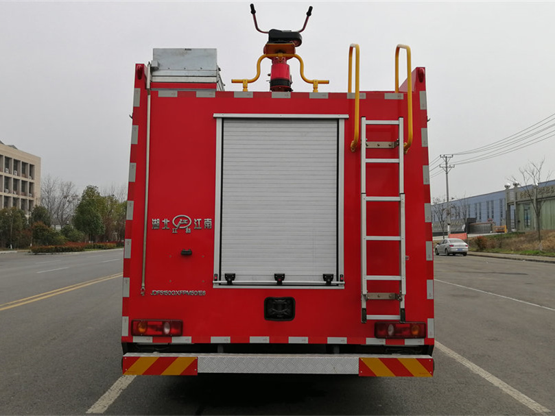 東風(fēng)5.5噸水罐消防車