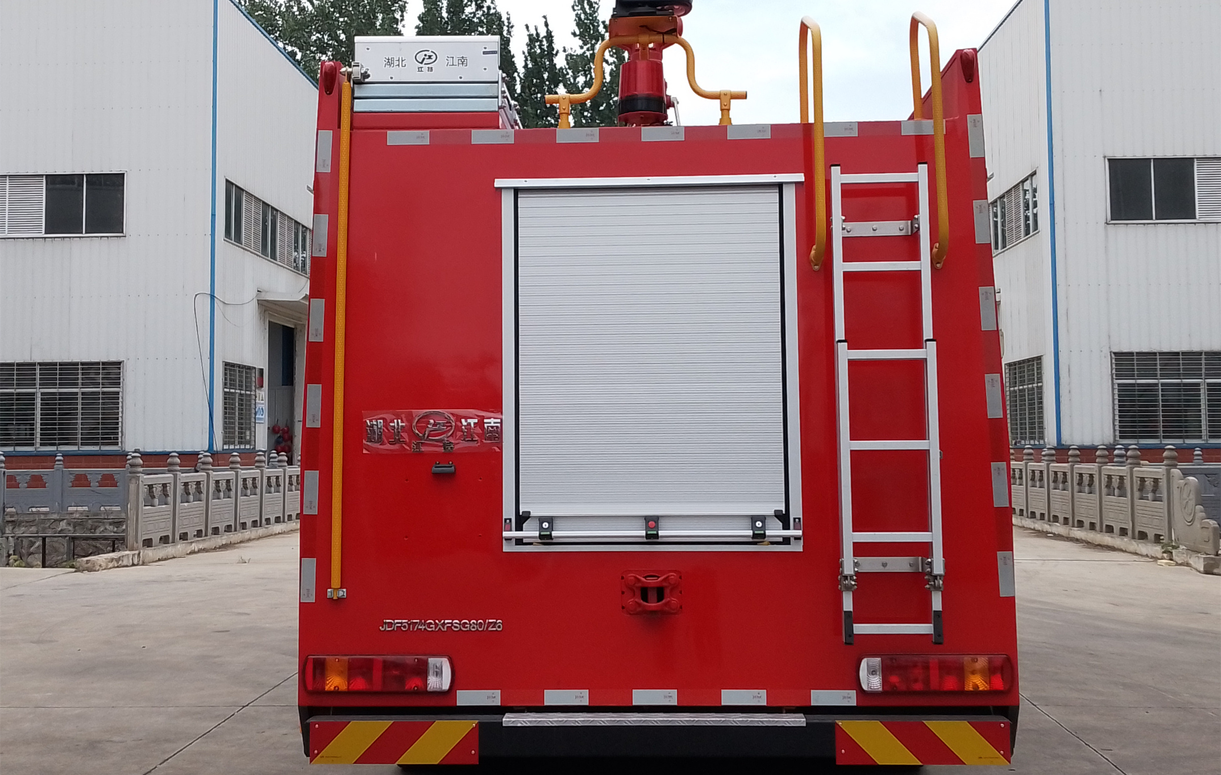 重汽8噸水罐消防車(chē)