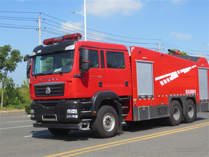 汕德卡13噸水罐消防車(chē)