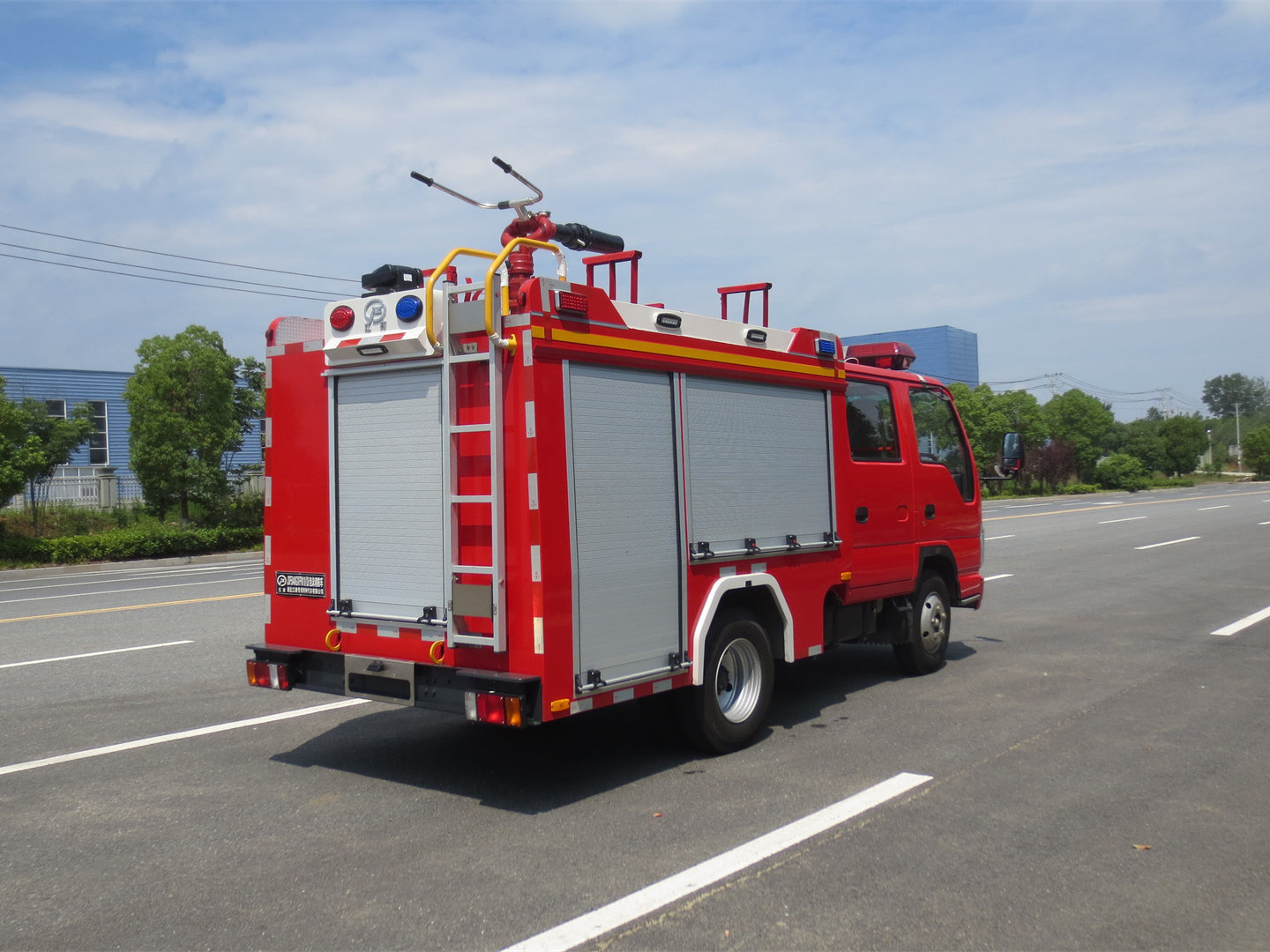 藍(lán)牌1噸五十鈴泡沫消防車