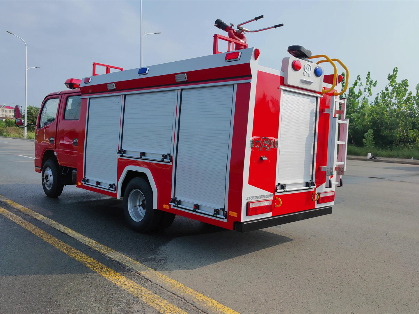 2.5噸東風(fēng)泡沫消防車