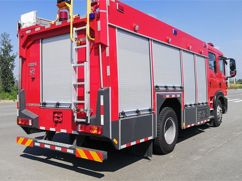 6噸重汽中型泡沫消防車
