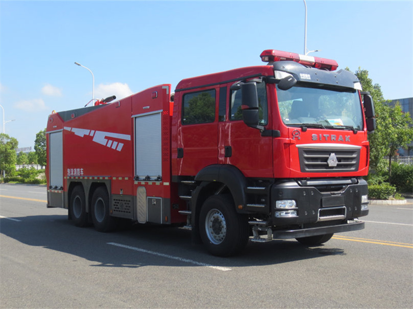 13噸汕德卡泡沫消防車