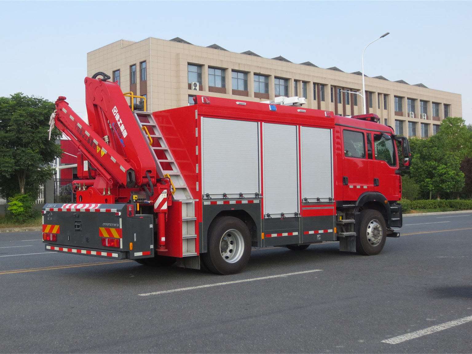 汕德卡單橋搶險(xiǎn)救援車