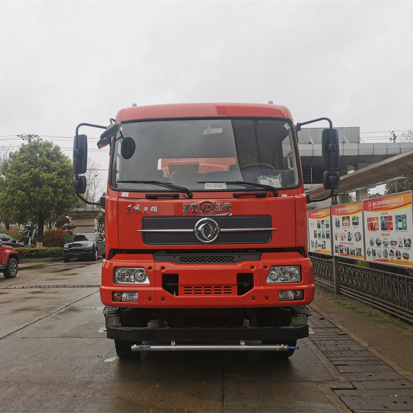 8噸四驅(qū)單排灑水車