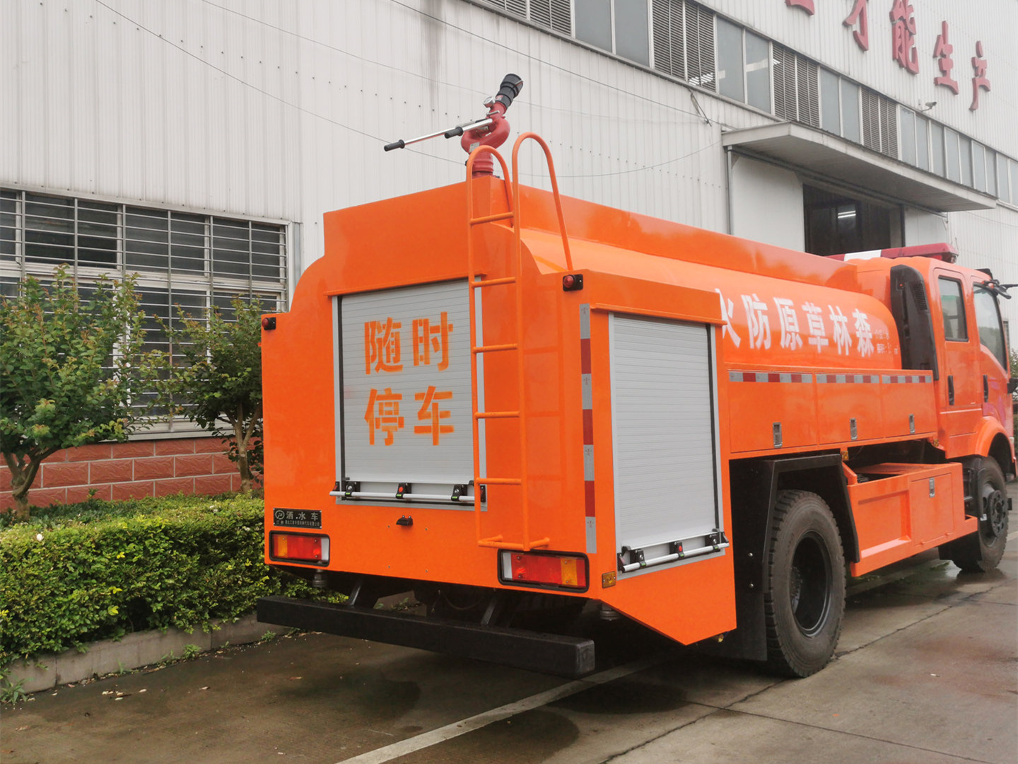 5噸四驅(qū)雙排灑水車