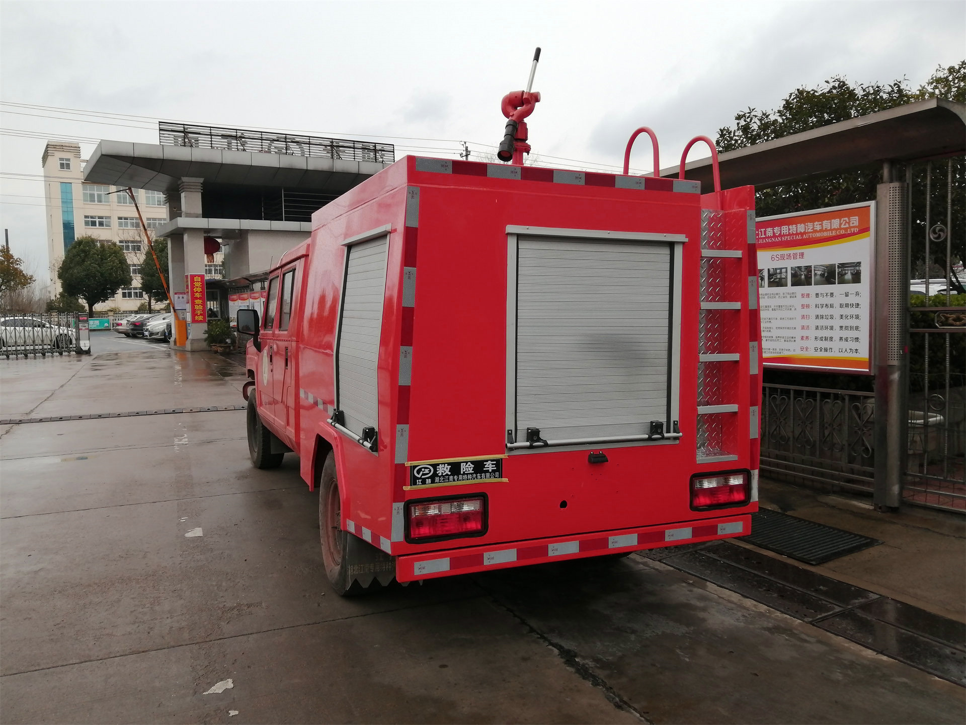 勇士雙排四驅(qū)救險車