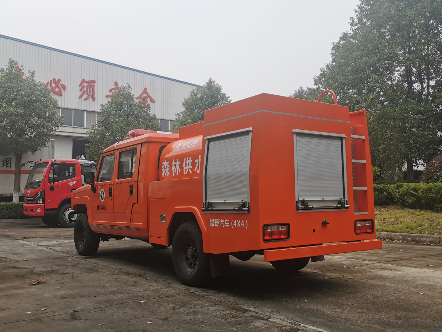 森林四驅(qū)勇士雙排1.31噸供水車
