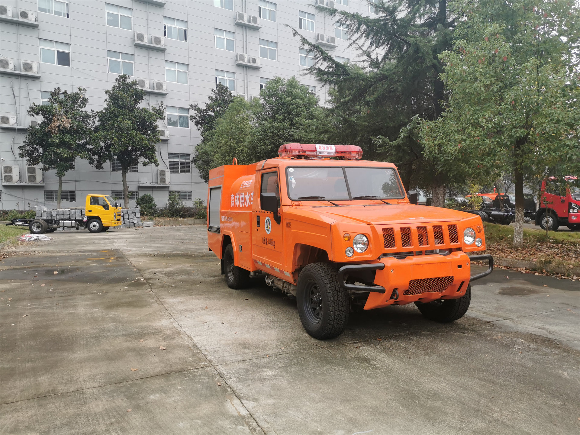 森林四驅(qū)勇士單排1.57噸供水車