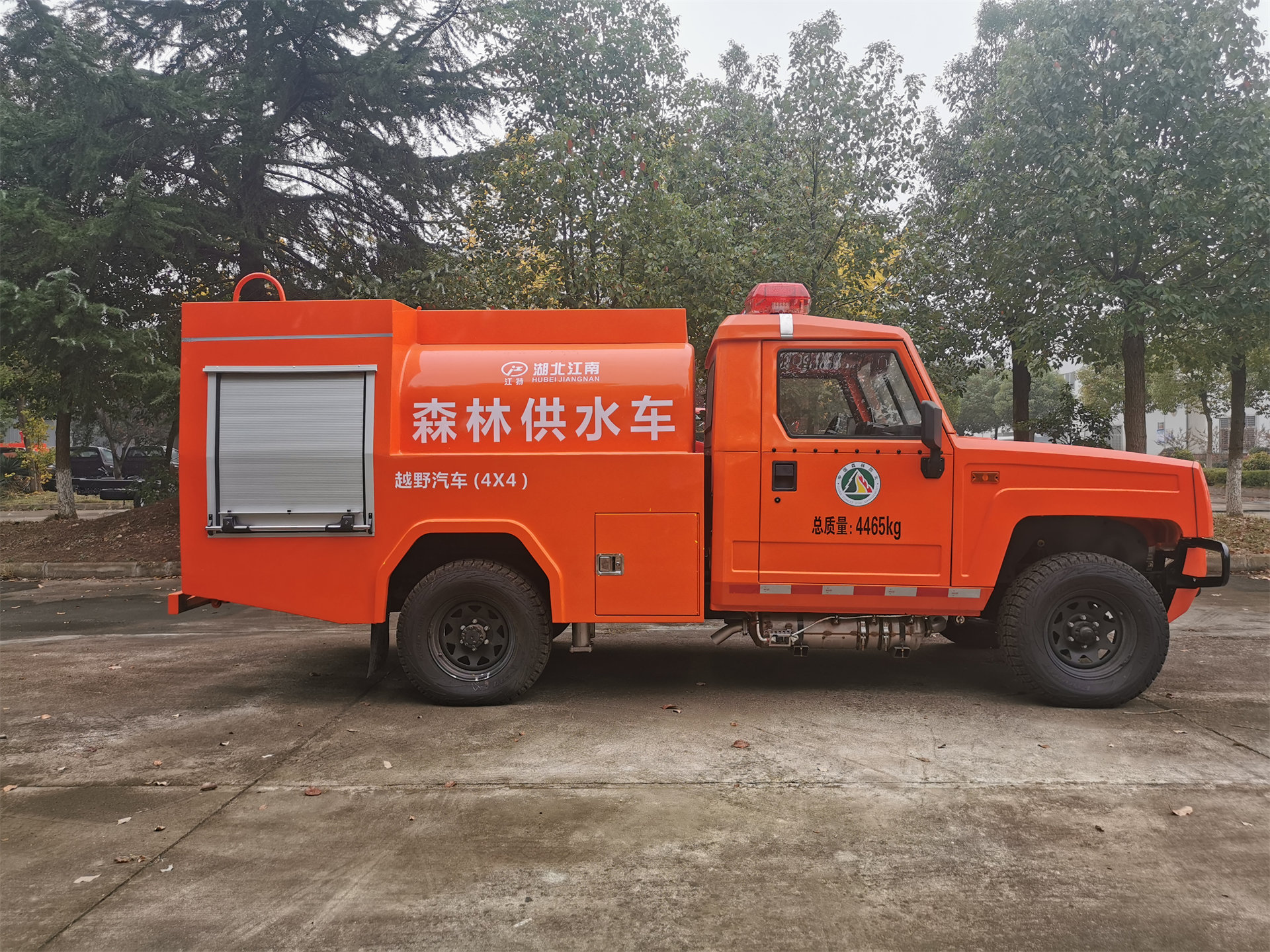 森林四驅(qū)勇士單排1.57噸供水車