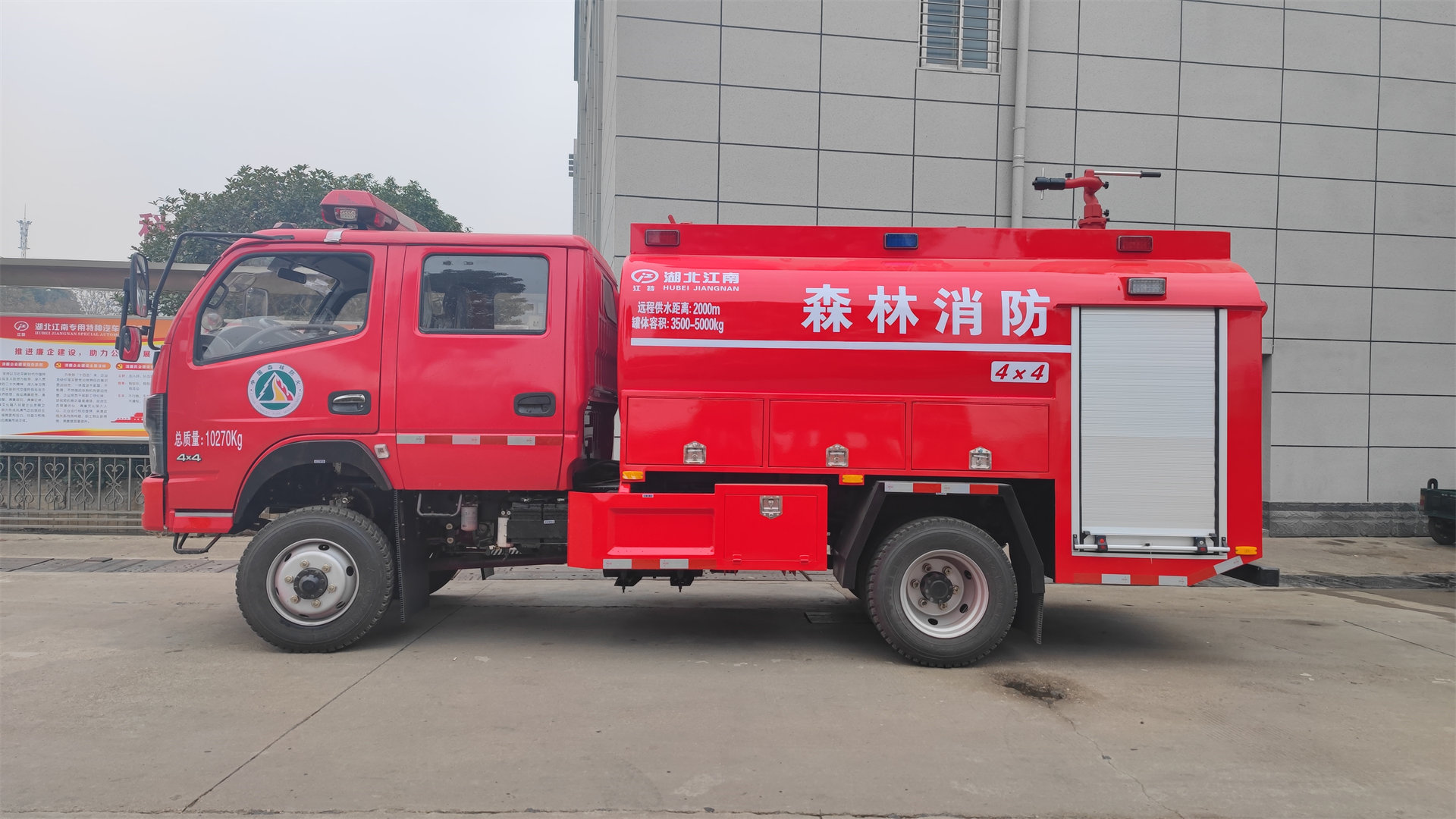 森林四驅(qū)東風雙排4.8噸供水車