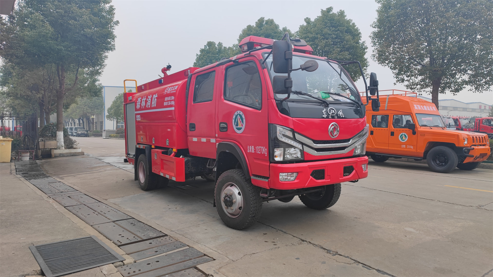 森林四驅(qū)東風雙排4.8噸供水車